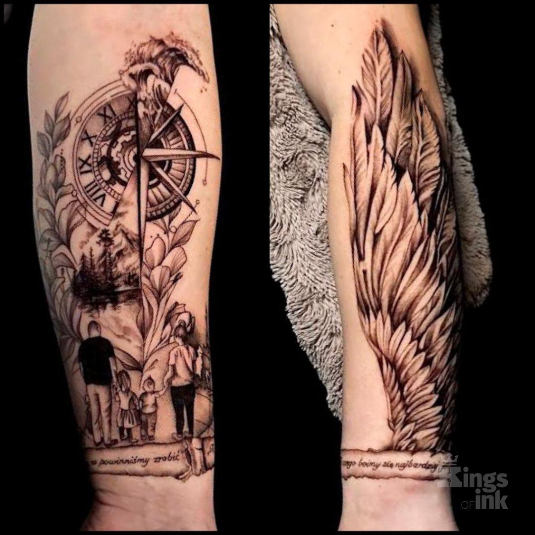 Po lewej rodzina, nad którą unoszą się liście, góry oraz kompas. Po prawej napis oraz skrzydła.