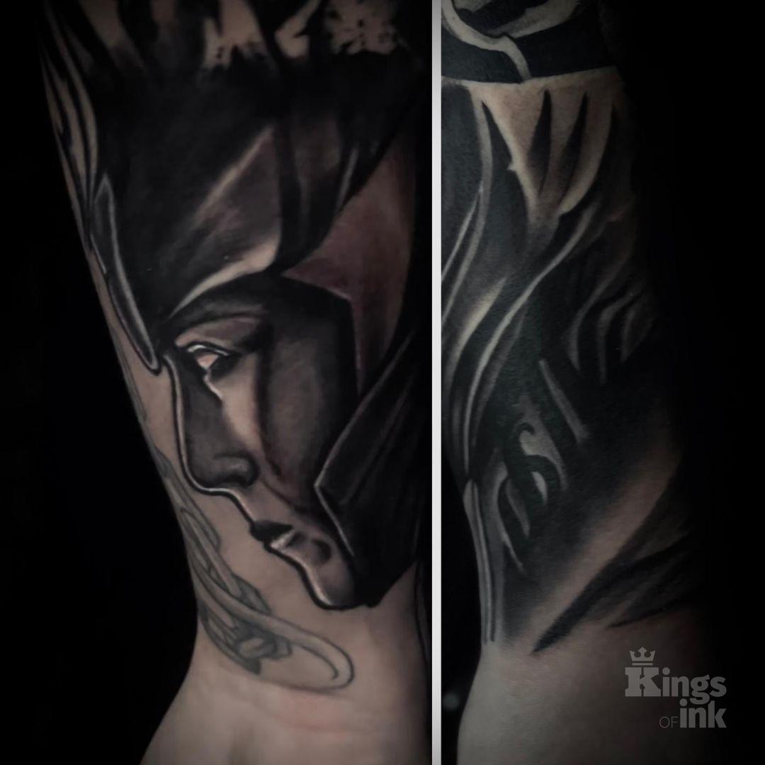 Mężczyzna w kostiumie.