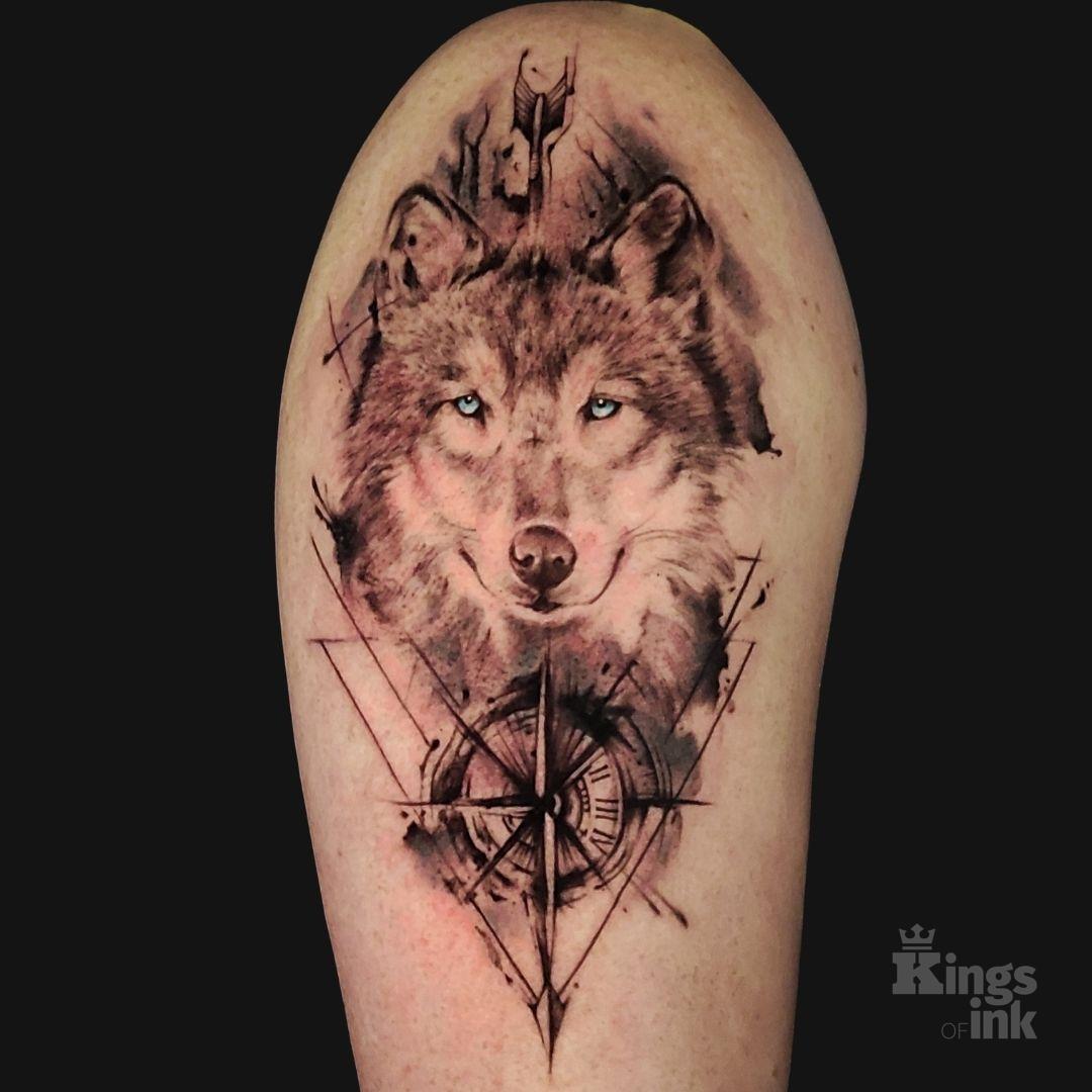 Wilk, poniżej którego znajduje się kompas.