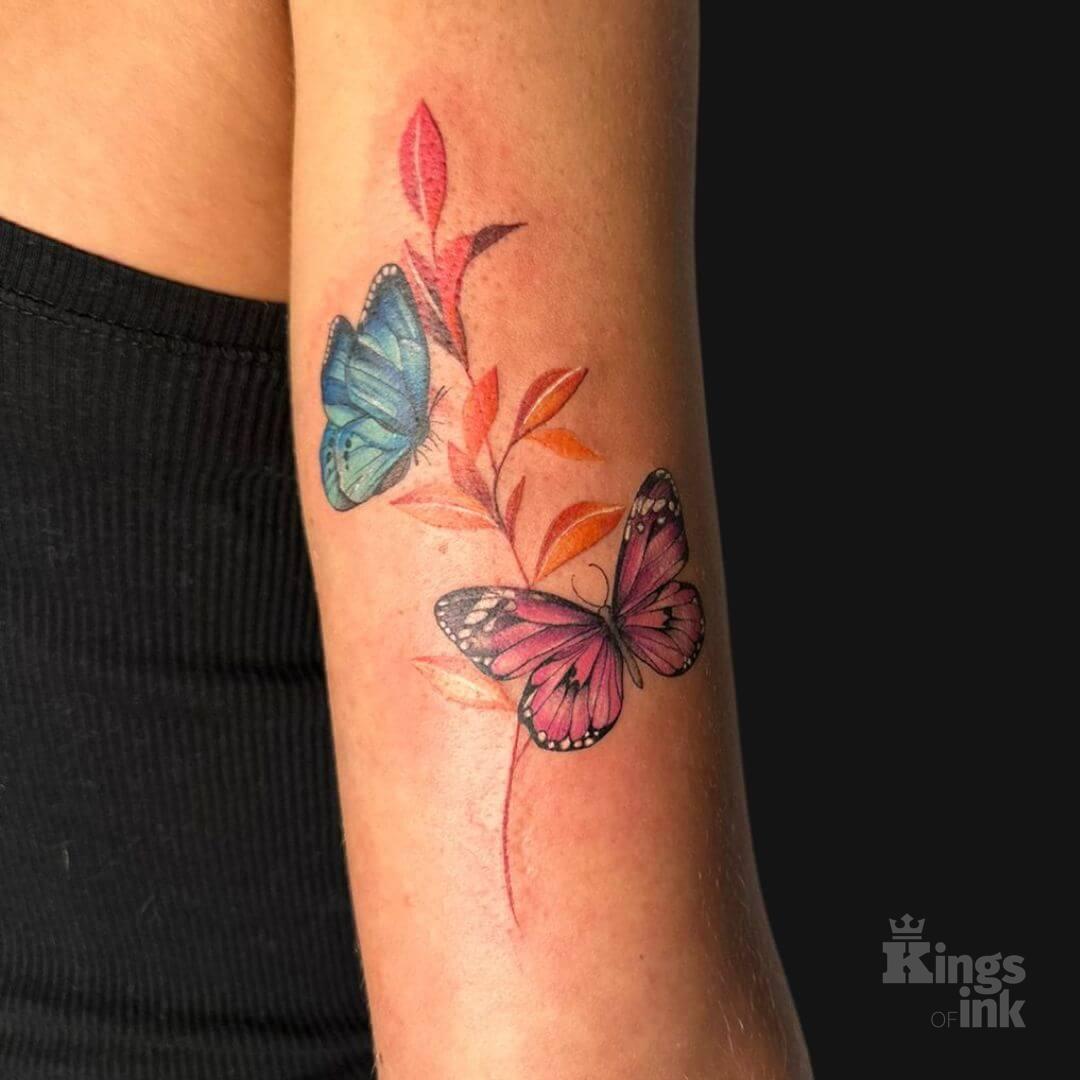 Kolorowa gałązka z motylami.