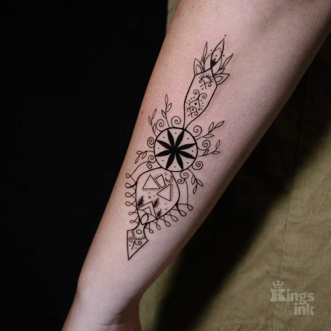 Tatuaż w stylu mandala.