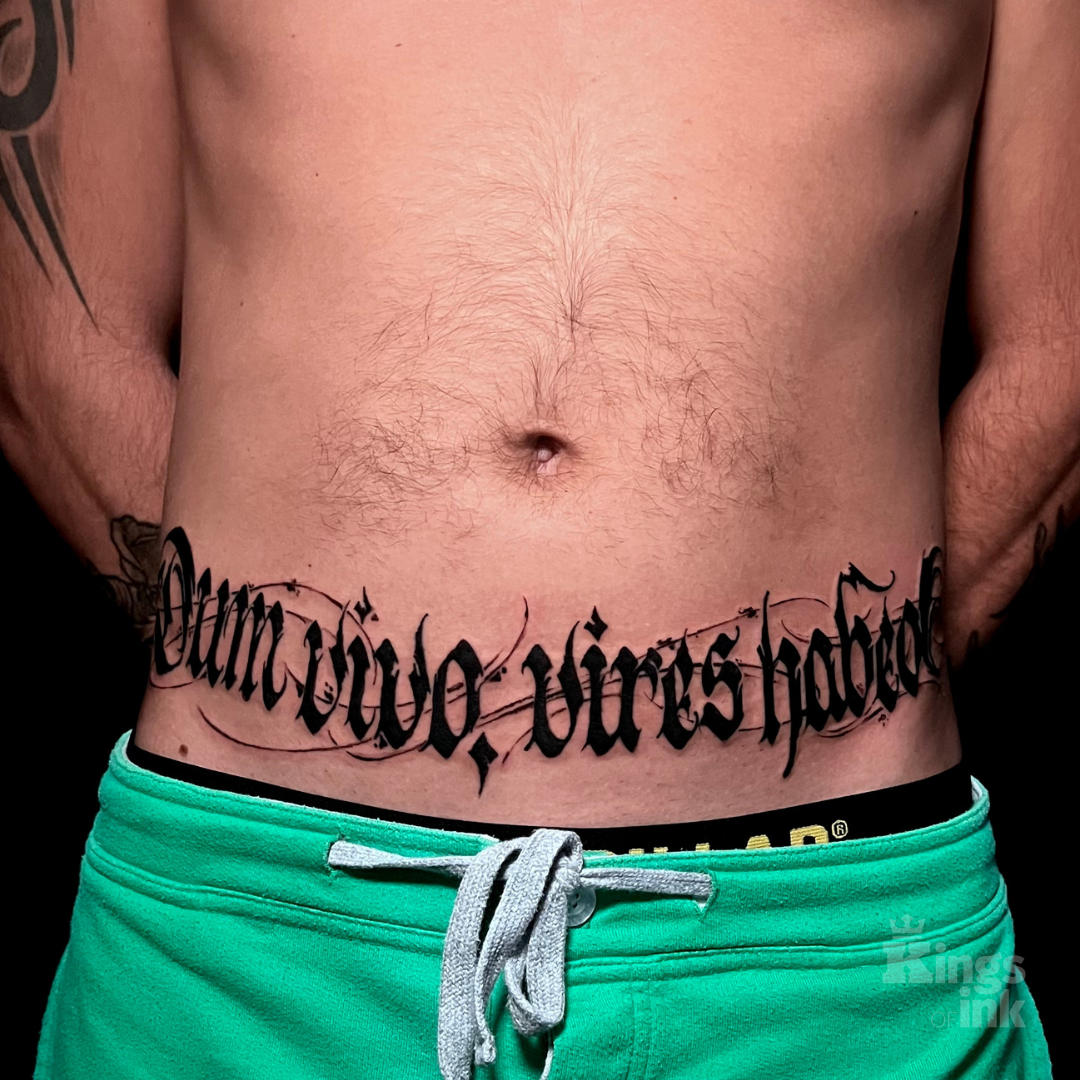 Napisy kaligraficzne.